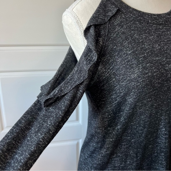 Soft & Sexy Cold Shoulder Top Long Sleeve‎ Ruffle Trim Gray Heathered Blouse SM - Picture 3 of 5